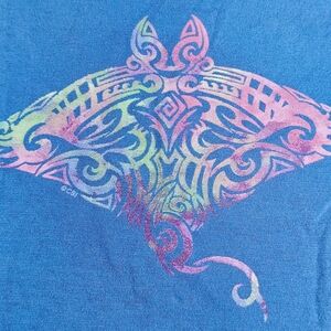 Crazy Shirts women's t-shirt, sz M, blue, w/ tribal manta ray graphic front